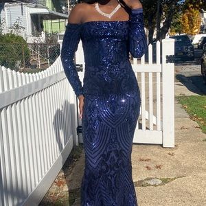 Long elegant blue formal dress💙💙.